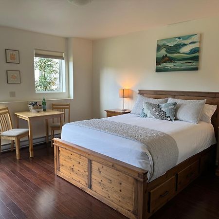 Liahona Guest House Ucluelet Esterno foto