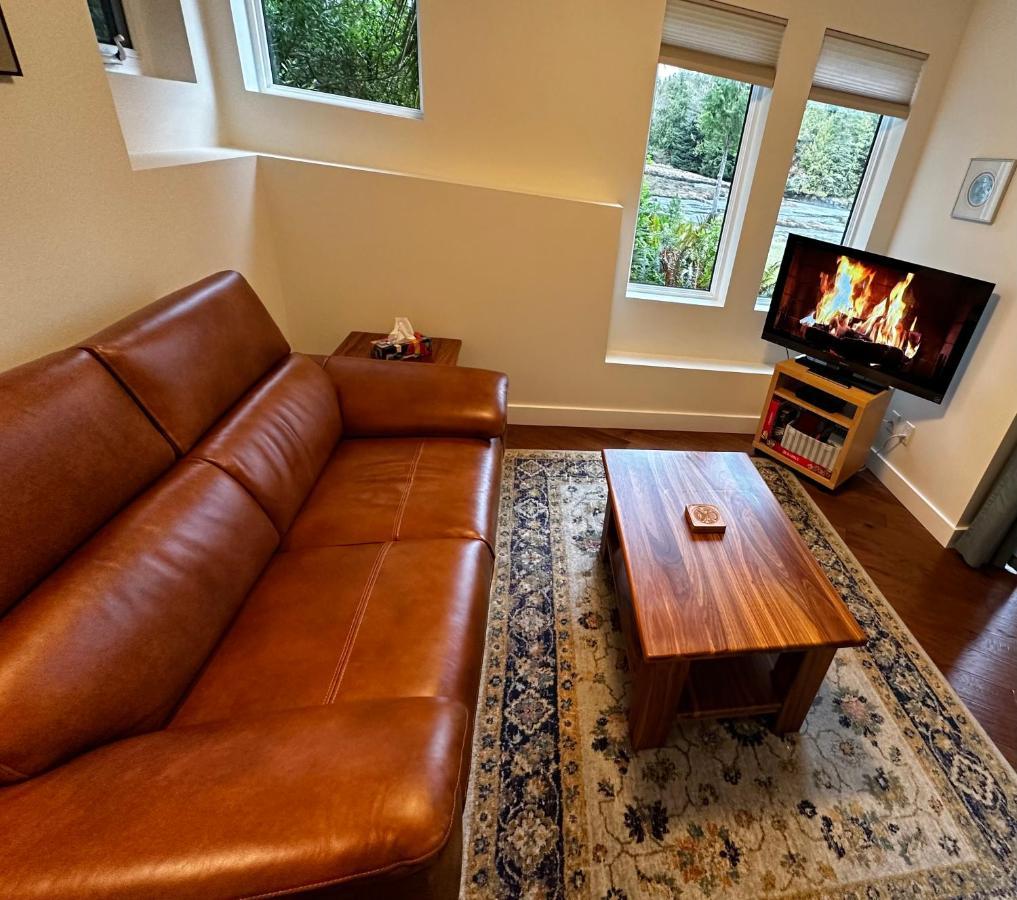 Liahona Guest House Ucluelet Esterno foto