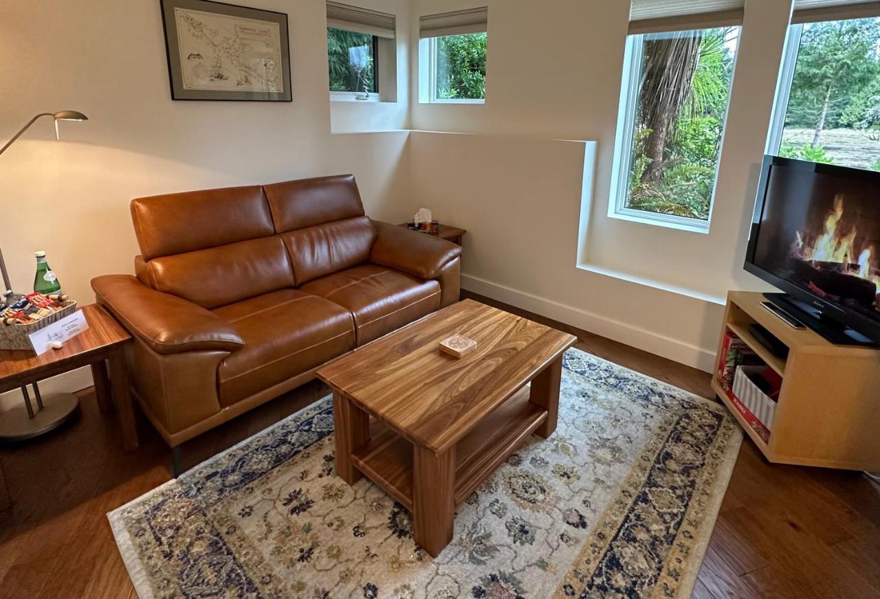 Liahona Guest House Ucluelet Esterno foto