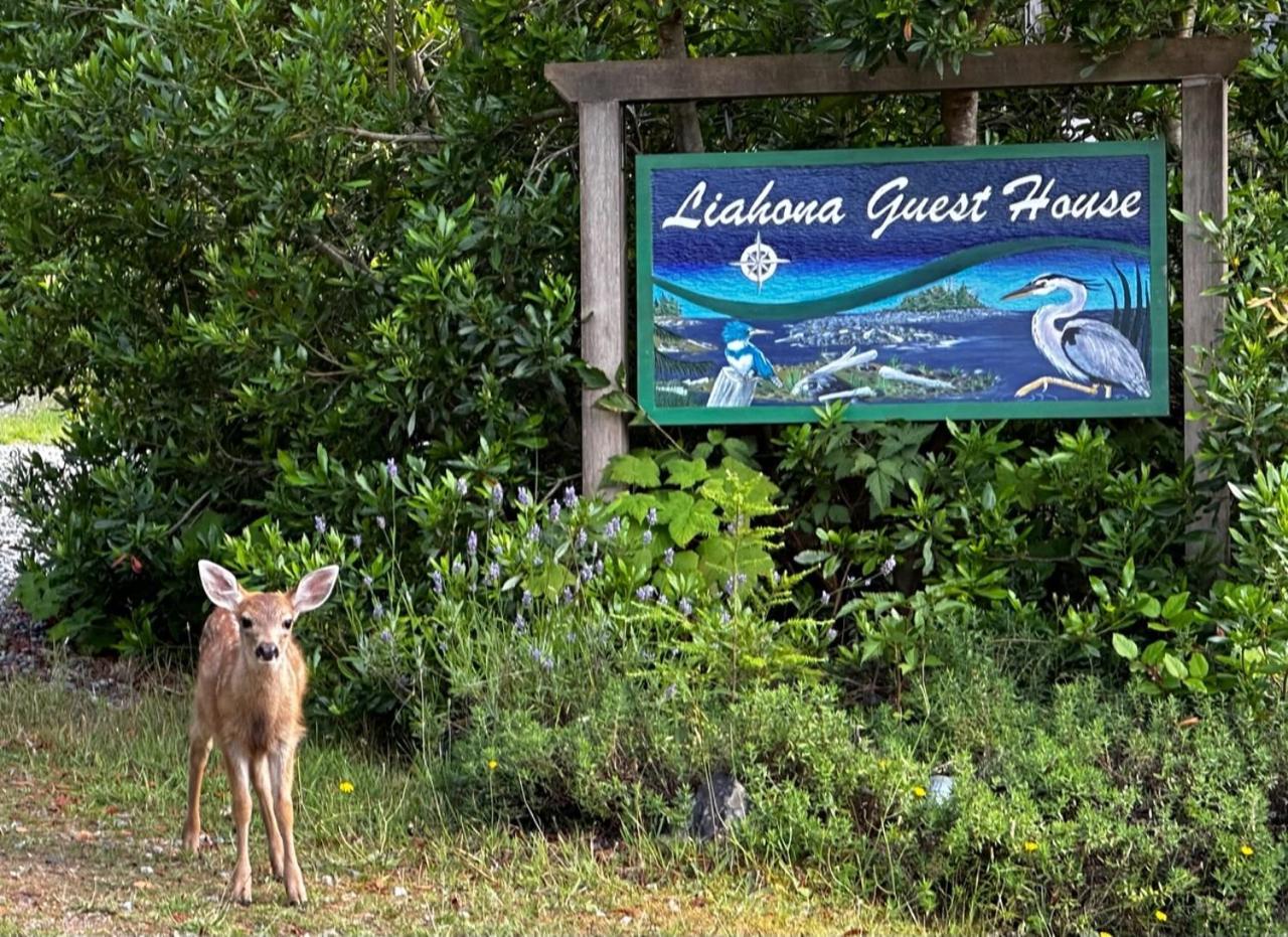 Liahona Guest House Ucluelet Esterno foto