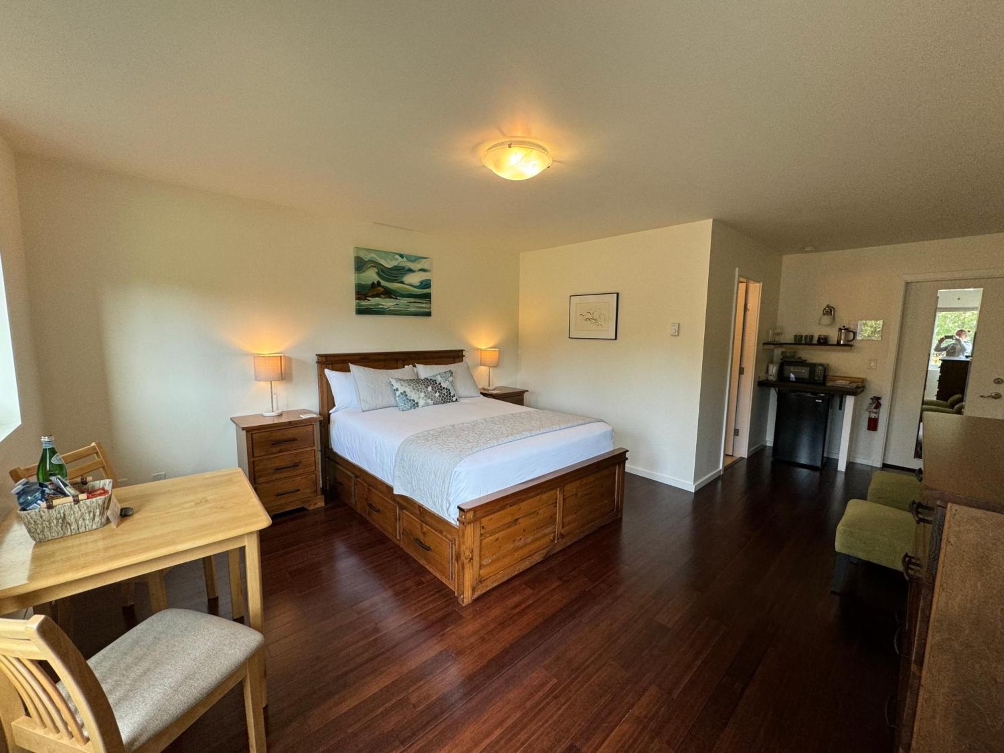 Liahona Guest House Ucluelet Esterno foto
